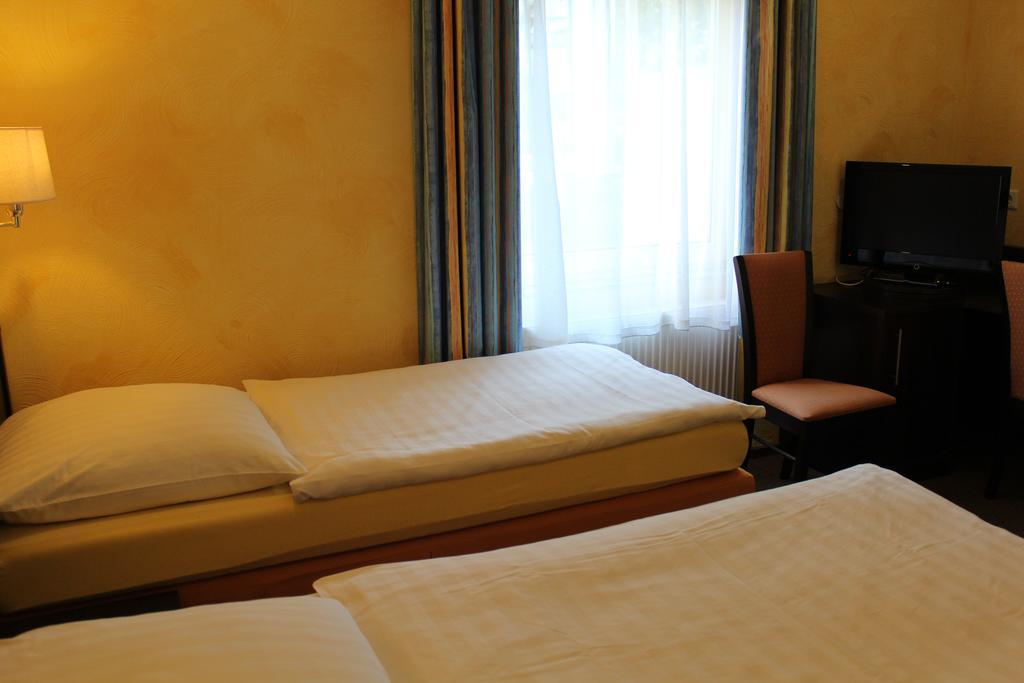 Hotel Rosenhof Düsseldorf Szoba fotó